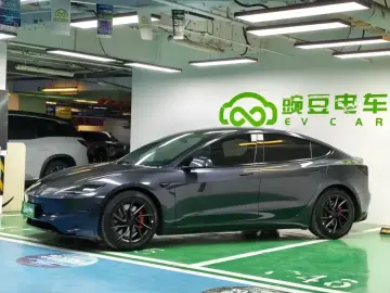 2025 Tesla Model 3 с пробегом 20 000 км