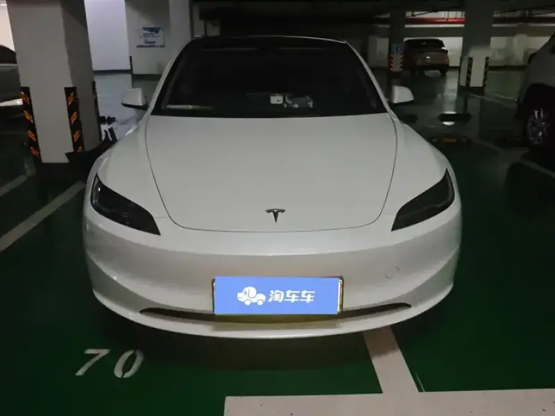 2025 Tesla Model 3 с пробегом 33 000 км