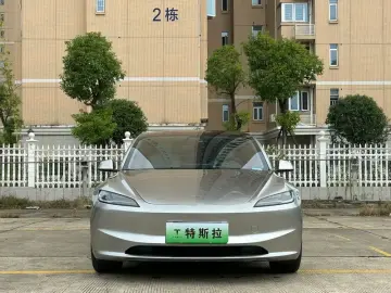 2023 Tesla Model 3 с пробегом 22 000 км