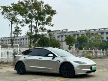 2023 Tesla Model 3 с пробегом 22 000 км