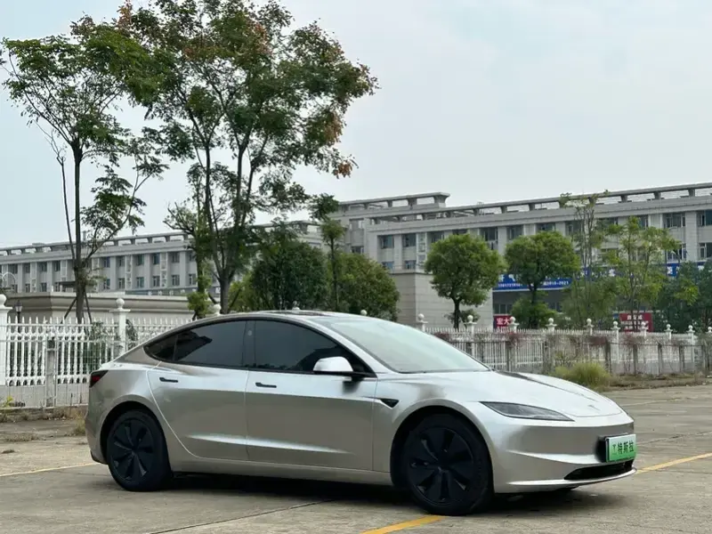 2023 Tesla Model 3 с пробегом 22 000 км