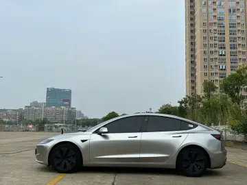 2023 Tesla Model 3 с пробегом 22 000 км