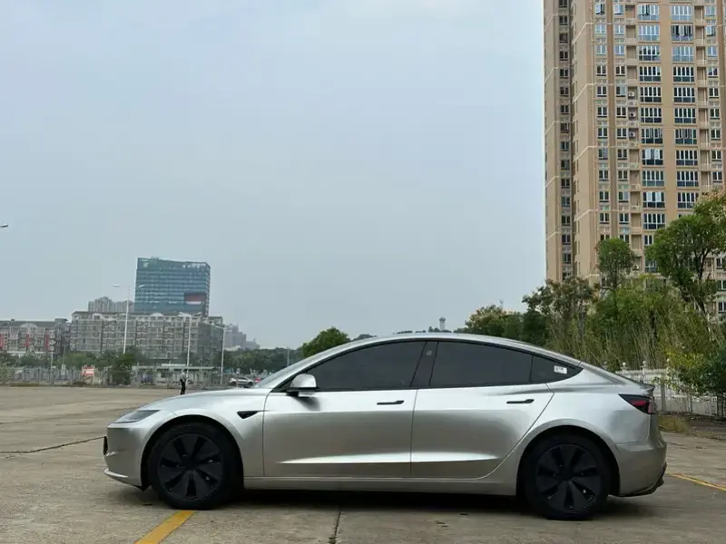 2023 Tesla Model 3 с пробегом 22 000 км