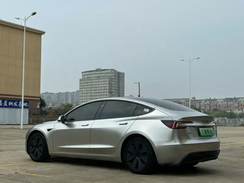 2023 Tesla Model 3 с пробегом 22 000 км