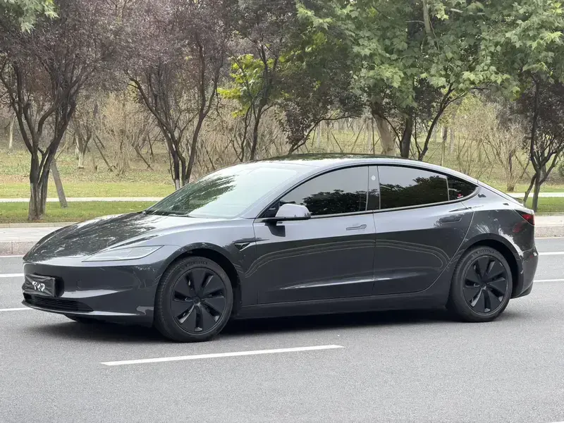 2023 Tesla Model 3 с пробегом 68 000 км