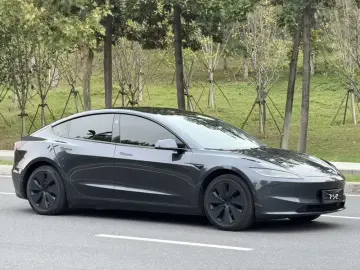 2023 Tesla Model 3 с пробегом 68 000 км