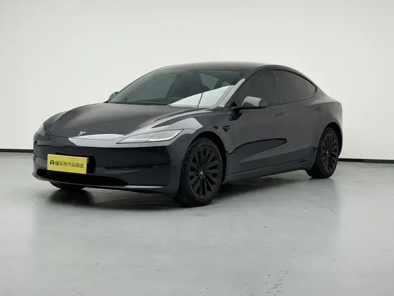 2023 Tesla Model 3 с пробегом 60 900 км