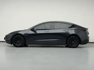 2023 Tesla Model 3 с пробегом 60 900 км