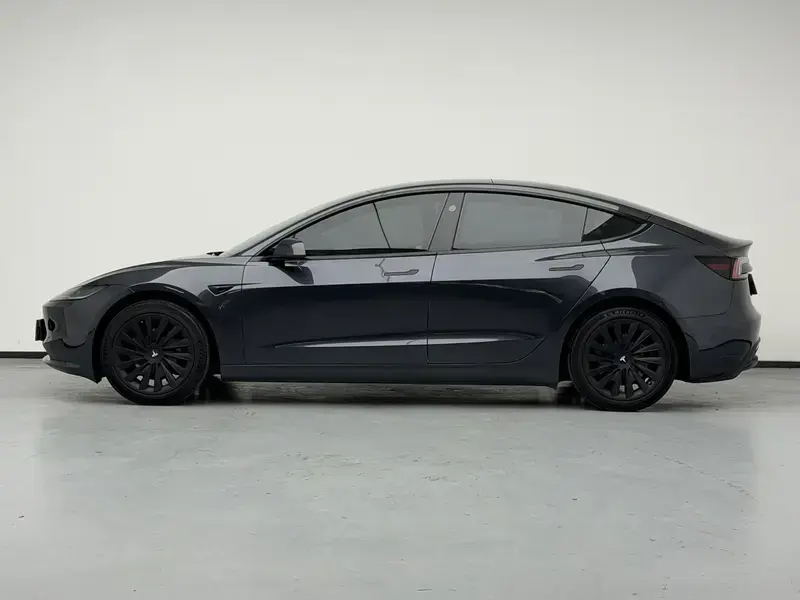 2023 Tesla Model 3 с пробегом 60 900 км