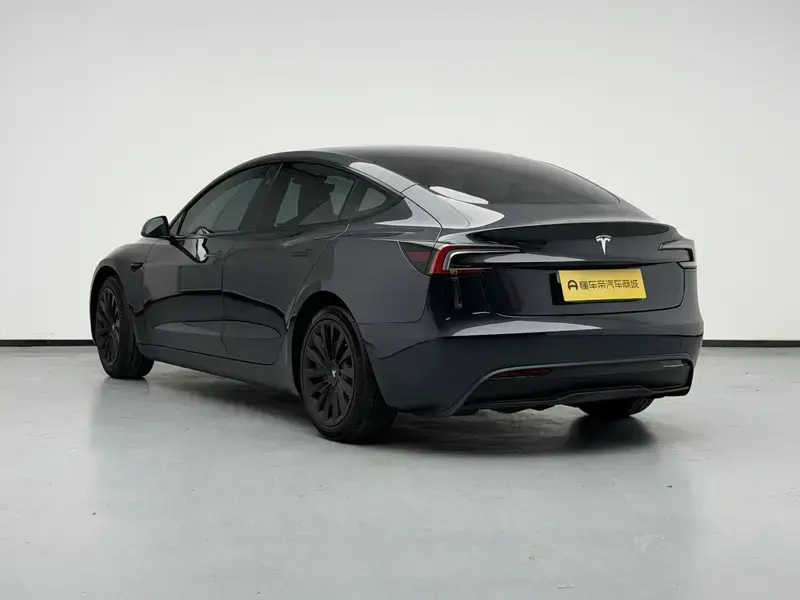 2023 Tesla Model 3 с пробегом 60 900 км
