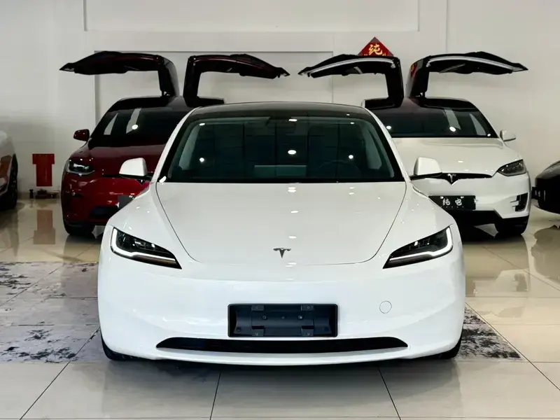 2023 Tesla Model 3 с пробегом 57 800 км