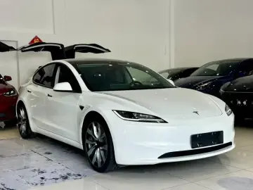 2023 Tesla Model 3 с пробегом 57 800 км