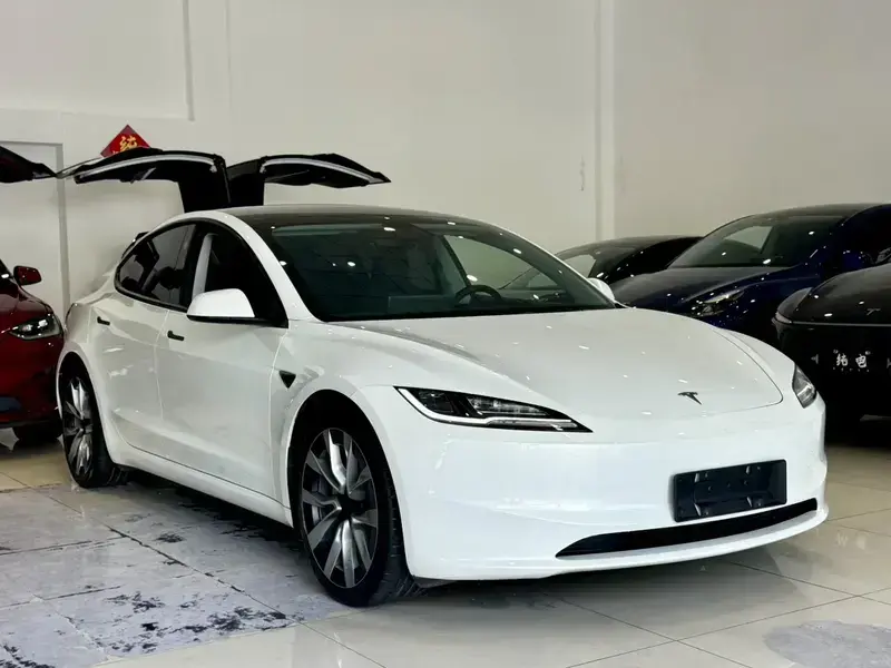 2023 Tesla Model 3 с пробегом 57 800 км