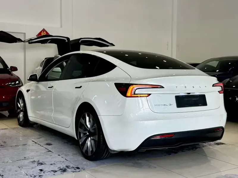 2023 Tesla Model 3 с пробегом 57 800 км