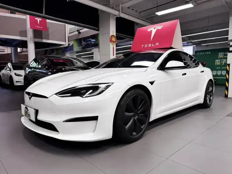 2023 Tesla Model S с пробегом 37 000 км