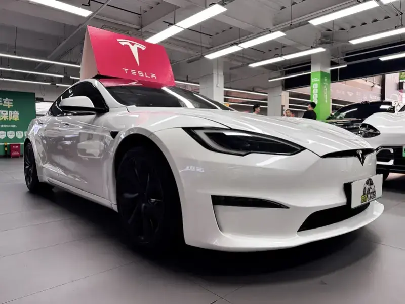 2023 Tesla Model S с пробегом 37 000 км