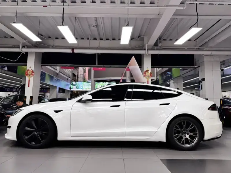 2023 Tesla Model S с пробегом 37 000 км