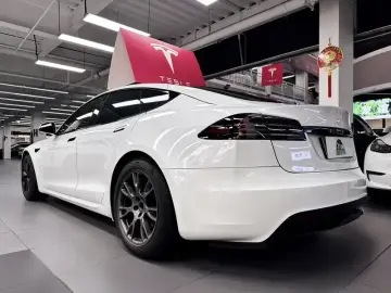 2023 Tesla Model S с пробегом 37 000 км