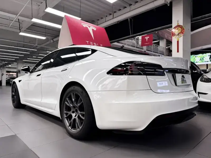 2023 Tesla Model S с пробегом 37 000 км