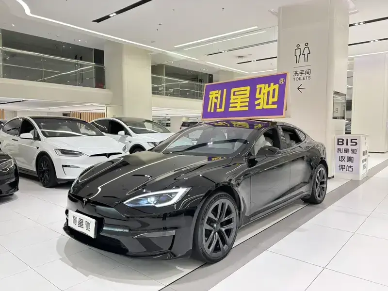 2023 Tesla Model S с пробегом 22 000 км