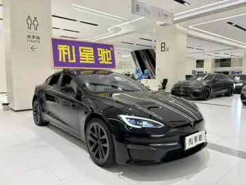 2023 Tesla Model S с пробегом 22 000 км