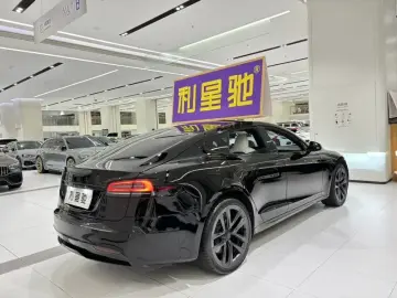 2023 Tesla Model S с пробегом 22 000 км