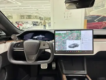 2023 Tesla Model S с пробегом 22 000 км
