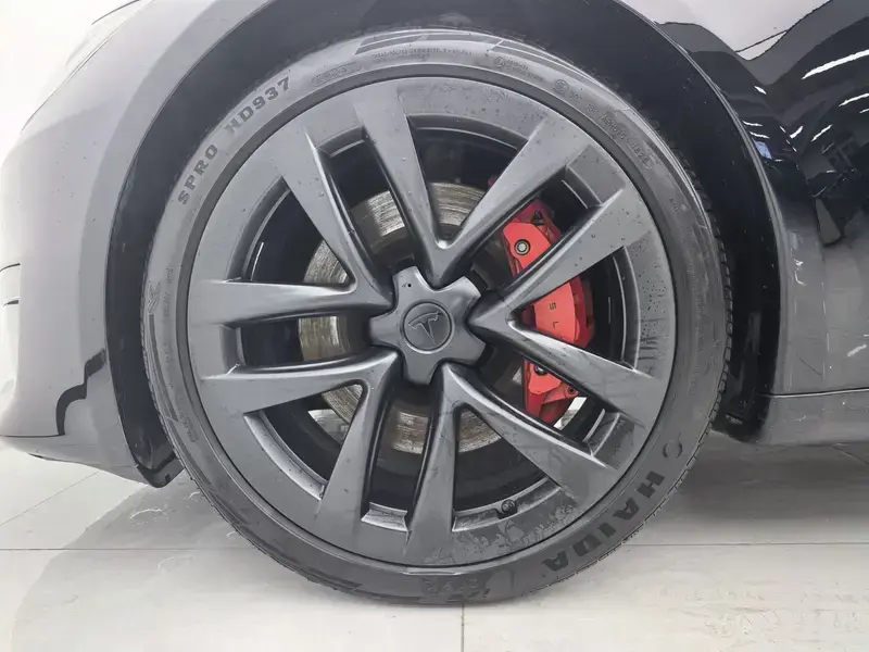 2023 Tesla Model S с пробегом 46 000 км