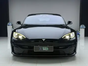 2023 Tesla Model S с пробегом 49 000 км