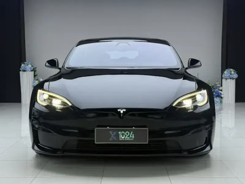 2023 Tesla Model S с пробегом 49 000 км