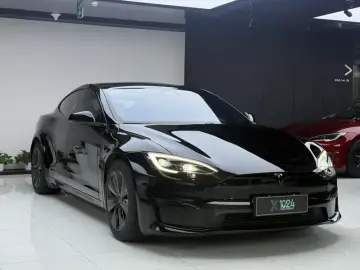2023 Tesla Model S с пробегом 49 000 км