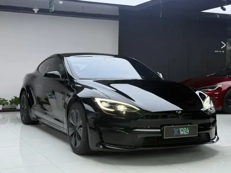 2023 Tesla Model S с пробегом 49 000 км