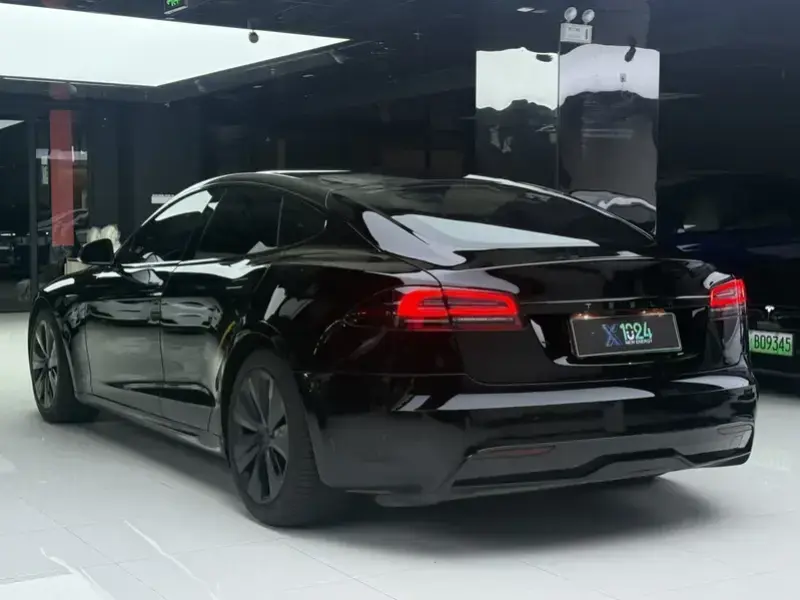 2023 Tesla Model S с пробегом 49 000 км