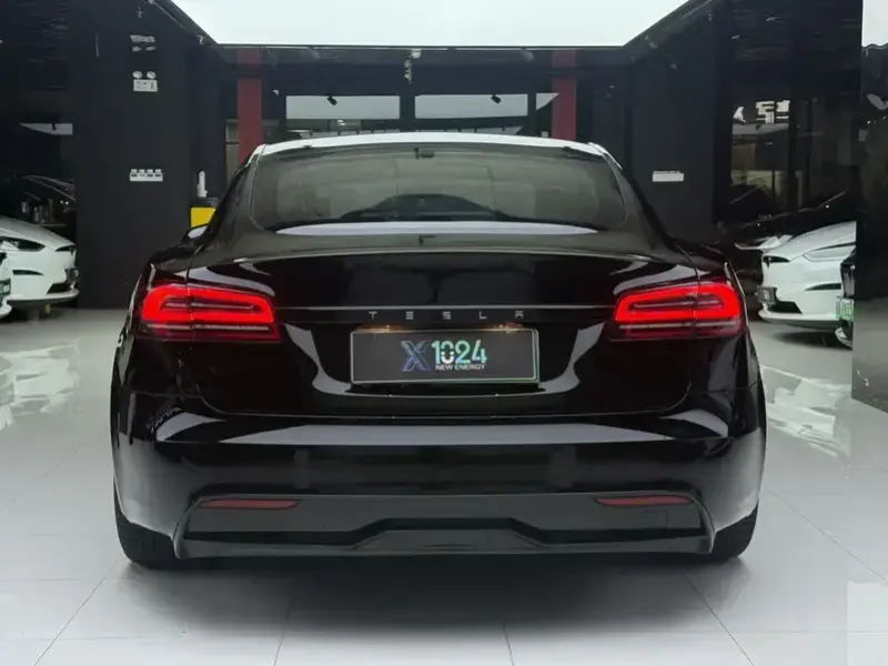 2023 Tesla Model S с пробегом 49 000 км
