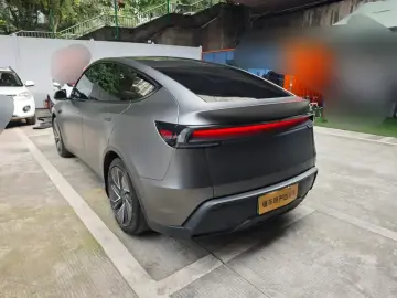 2025 Tesla Model Y с пробегом 57 600 км