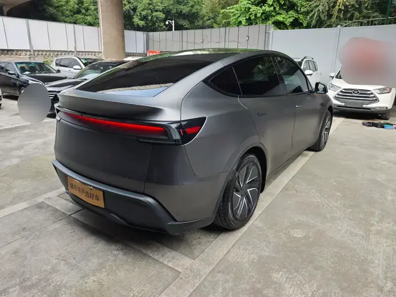 2025 Tesla Model Y с пробегом 57 600 км