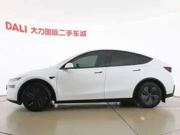 2025 Tesla Model Y с пробегом 37 000 км