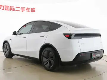 2025 Tesla Model Y с пробегом 37 000 км