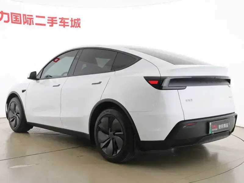 2025 Tesla Model Y с пробегом 37 000 км