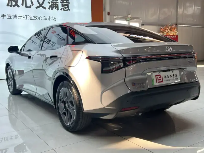 2024 Toyota bZ3 с пробегом 20 000 км