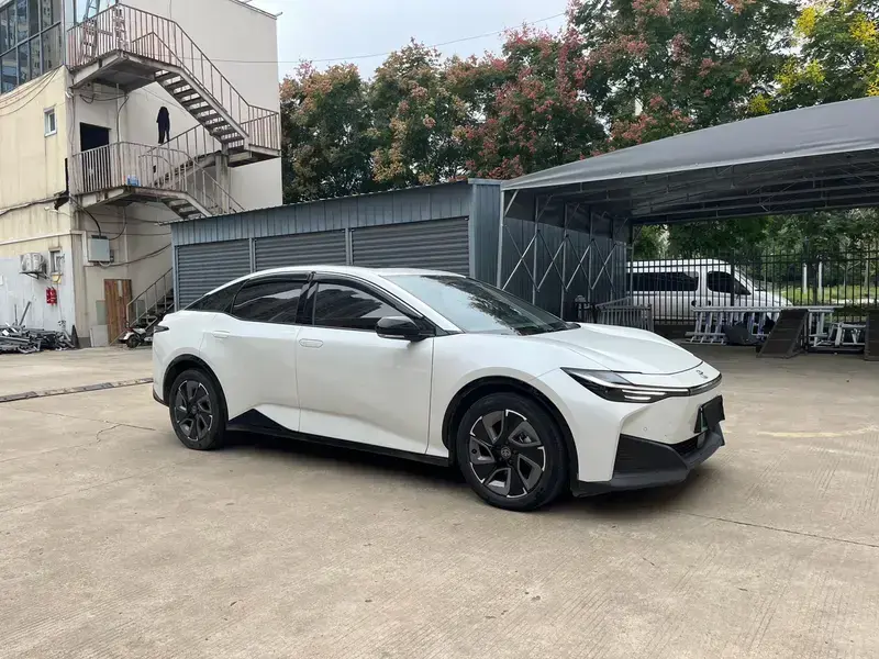 2023 Toyota bZ3 с пробегом 64 000 км