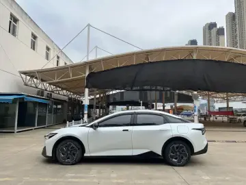 2023 Toyota bZ3 с пробегом 64 000 км