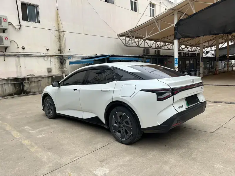 2023 Toyota bZ3 с пробегом 64 000 км
