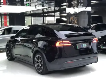 2023 Tesla Model X с пробегом 56 000 км