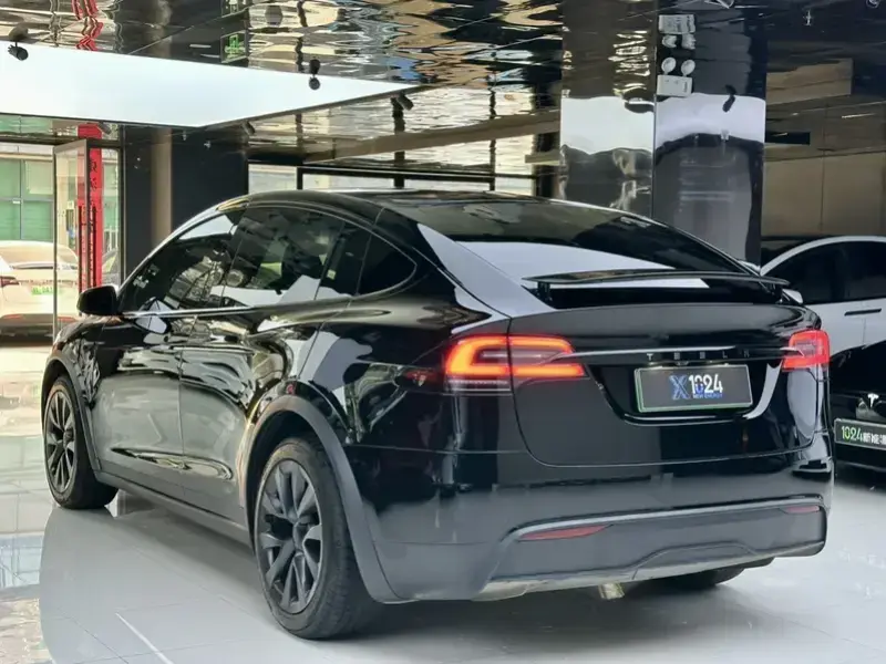 2023 Tesla Model X с пробегом 65 000 км