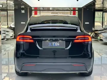 2023 Tesla Model X с пробегом 65 000 км