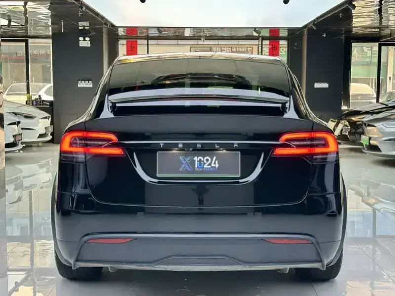 2023 Tesla Model X с пробегом 65 000 км
