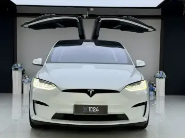 2023 Tesla Model X с пробегом 74 000 км
