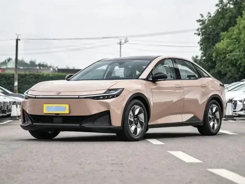 2023 Toyota bZ3 с пробегом 15 000 км