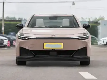 2023 Toyota bZ3 с пробегом 15 000 км